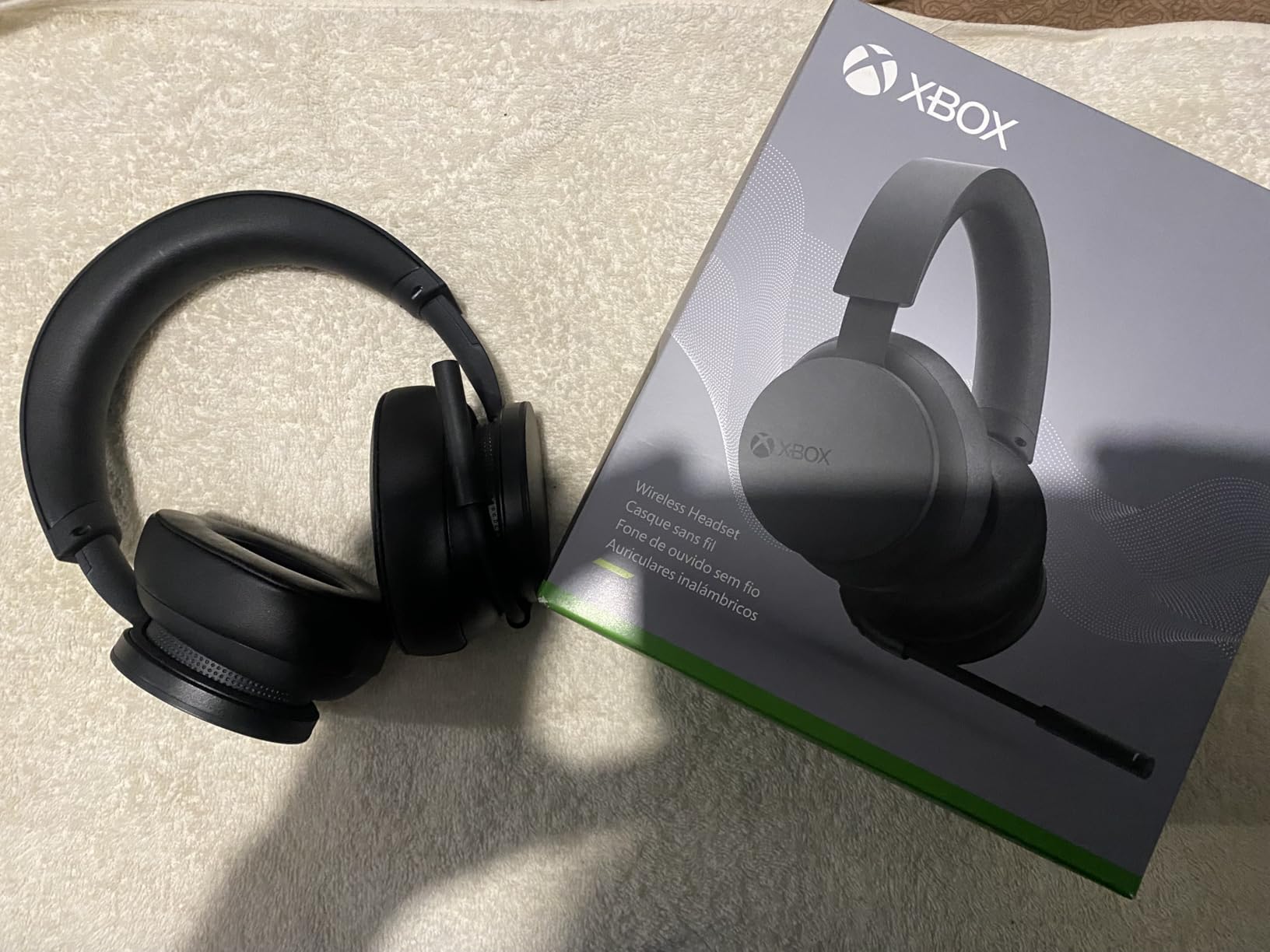 Xbox Wireless Gaming Headset | Carbon Black | Over Ear Headphones | Spatial Audio with Dolby Atmos | Consoles, PCs, TVs, Mobile, and More customer photo 1
