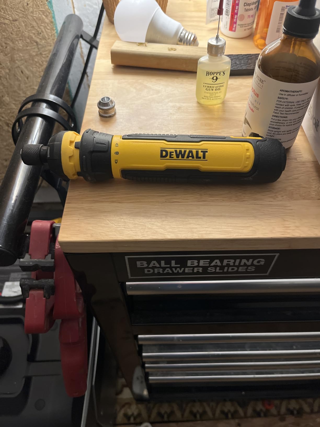 DEWALT Cordless Screwdriver, 4V USB Rechargeable Electric Screwdriver with 12 pcs Screwdriver Bit Set, LED Light, FLEXDRIVE Control, Compact, Ergonomic (DWHT66719) customer photo 2