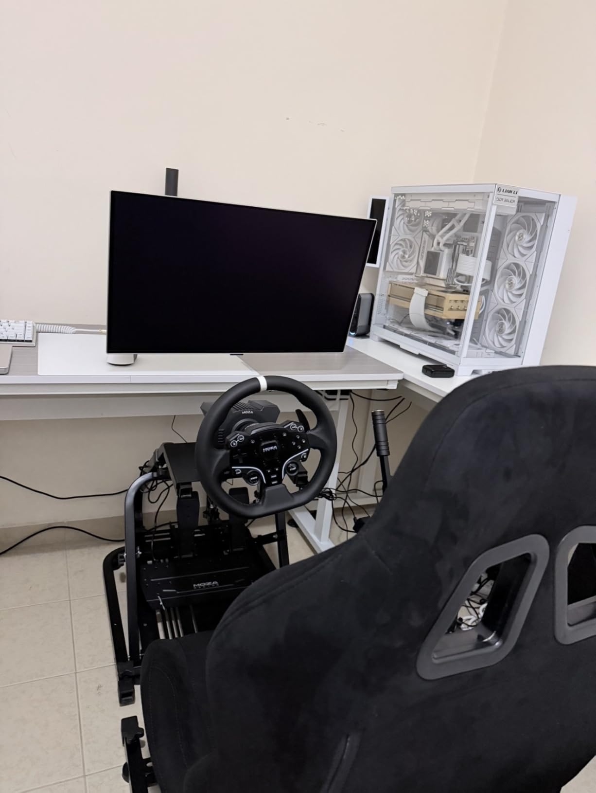 MOZA R5 Wheel and Pedals Kit Racing Simulator 5.5Nm Direct Drive Wheelbase, Unbeatable Rigid & Durable 11-Inch ES Racing Wheel SR-P Lite Dual Pedal and Desk Clamp All-in-One customer photo 1