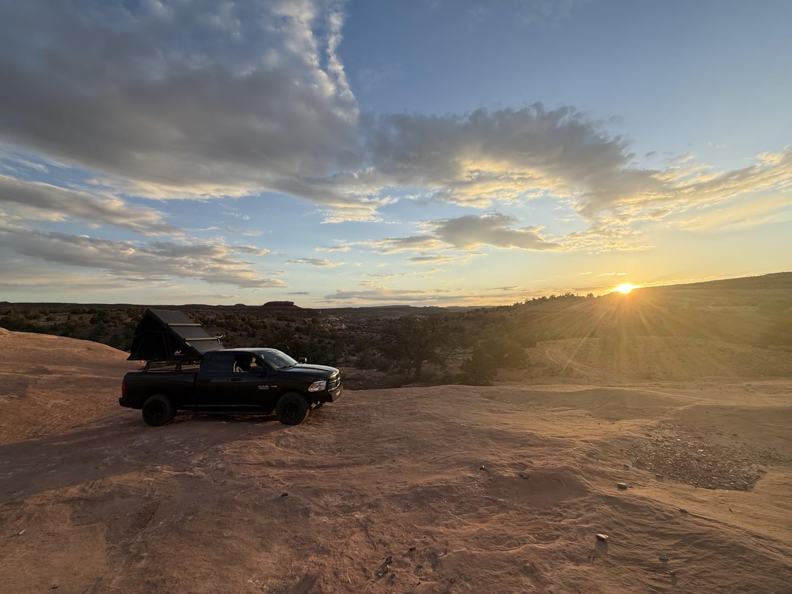 Naturnest Rooftop Tent Hard Shell, Easy Set Up Pop Up Tent for 2 Person Camping, Waterproof UV-Resistant Blackout Privacy 4 Season Tents for Truck, Jeep, SUV, Van, Trailer - Polaris Plus customer photo 1