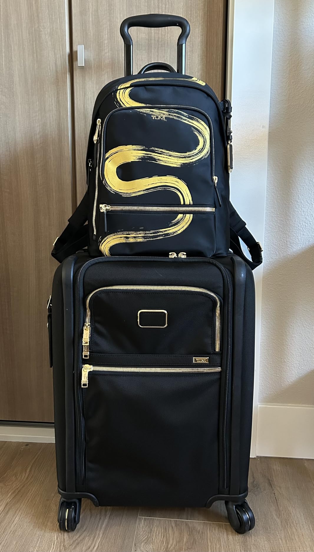 TUMI - Alpha Large Dual Access Expandable 4-Wheeled Carry-On Luggage - Zip Expansion, Travel Suitcase - TSA Lock Tracer customer photo 1
