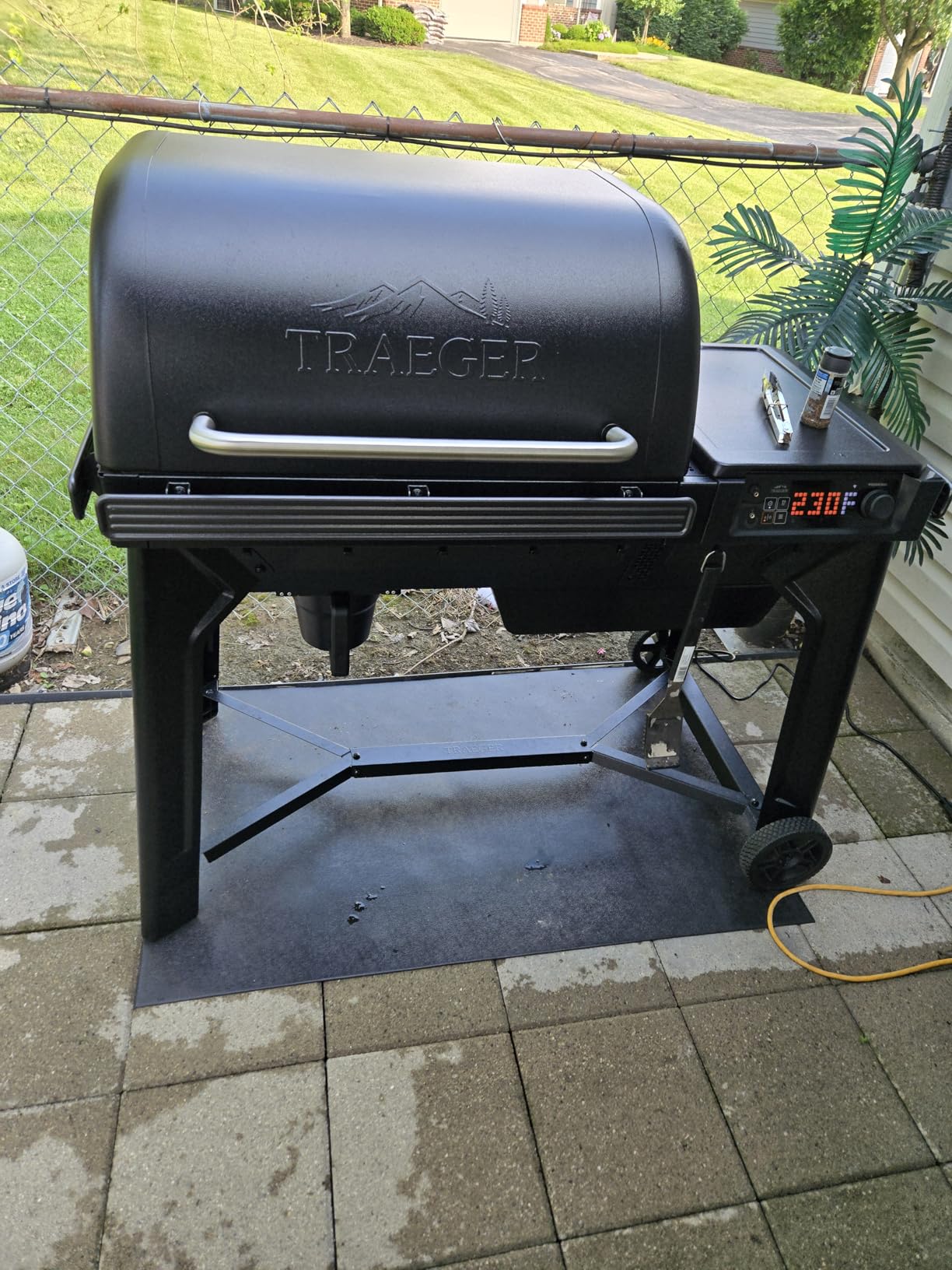 Traeger Woodridge Wood Pellet Grill & Smoker, 860 Sq In, WiFi | 500°F max temp, 6-in-1 versatility - grill, smoke, bake, roast, braise & BBQ with WiFIRE app control customer photo 1