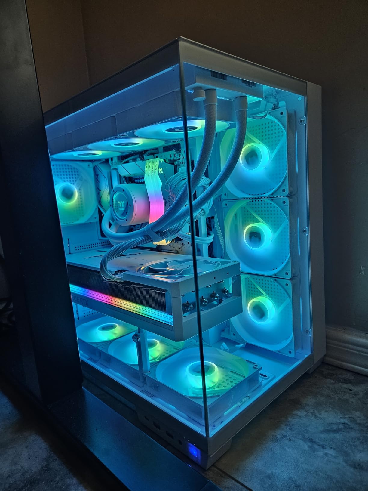 ASUS ROG Astral NVIDIA GeForce RTX 5090 32GB GDDR7 OC Edition Gaming Graphics Card customer photo 2