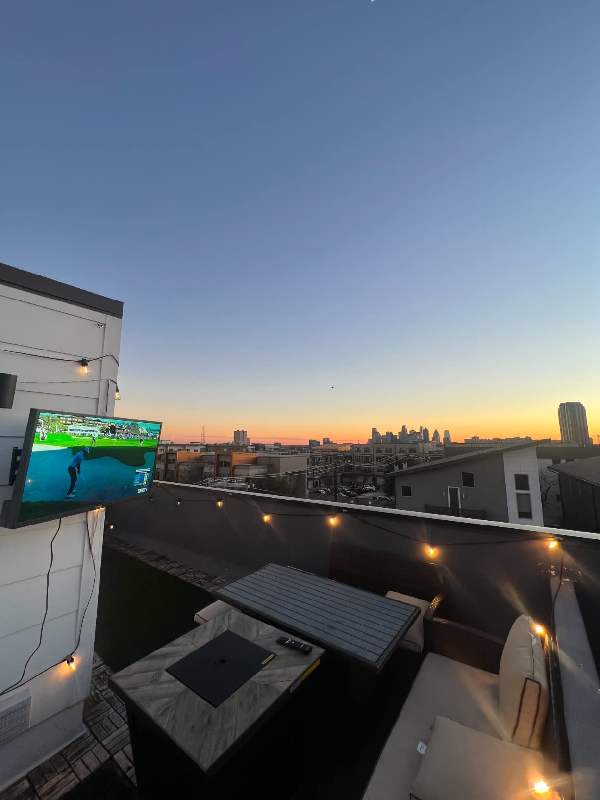 SYLVOX 32 inch Outdoor TV, Full Sun Outdoor TV 1500 Nit High Brightness | 1080P FHD Sunlight Readable Display, IP56 Weatherproof TV, Smart Televisions for Outdoor Poolside Backyard Business(Pool SE) customer photo 1