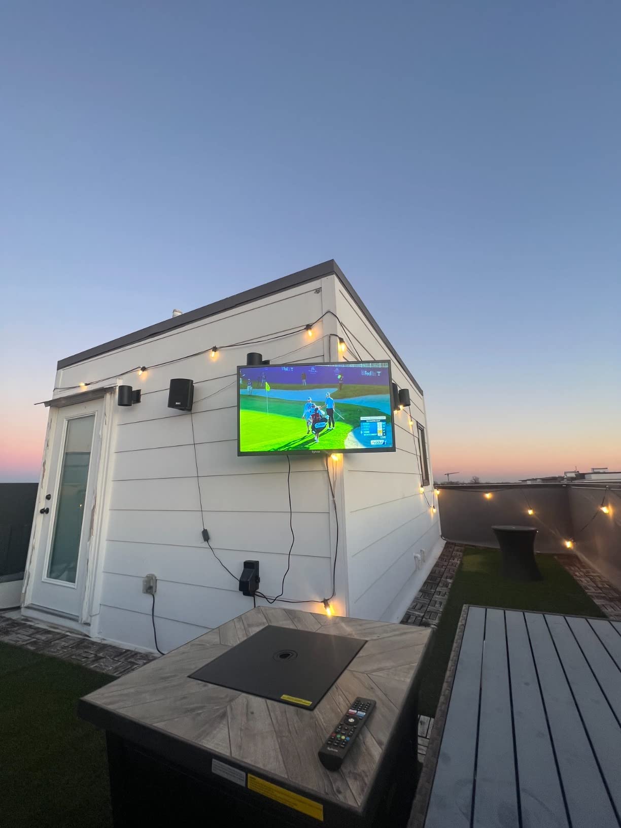 SYLVOX 32 inch Outdoor TV, Full Sun Outdoor TV 1500 Nit High Brightness | 1080P FHD Sunlight Readable Display, IP56 Weatherproof TV, Smart Televisions for Outdoor Poolside Backyard Business(Pool SE) customer photo 2