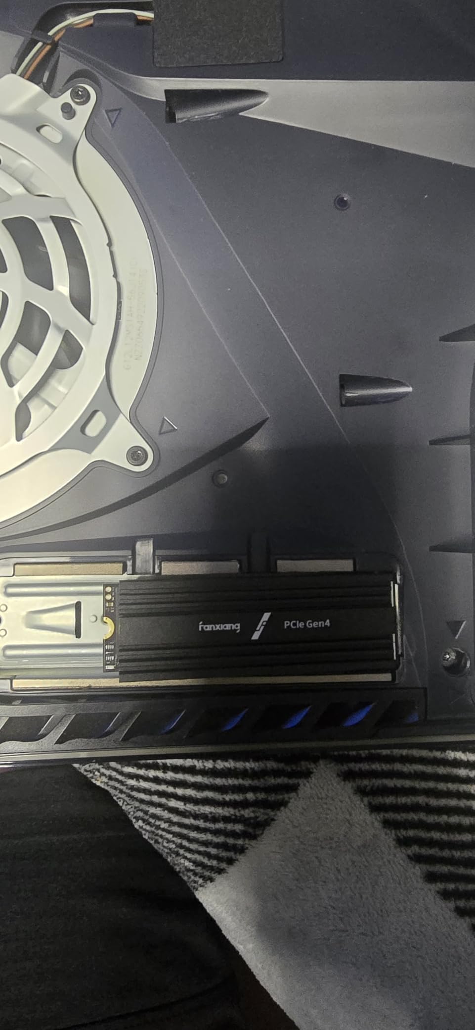 fanxiang 1TB NVMe Internal Gaming SSD for PS5 with Heatsink, Up to 7000MB/s M.2 SSD PCIe Gen 4 SSD Storage Expansion Compatible with PS5 customer photo 2