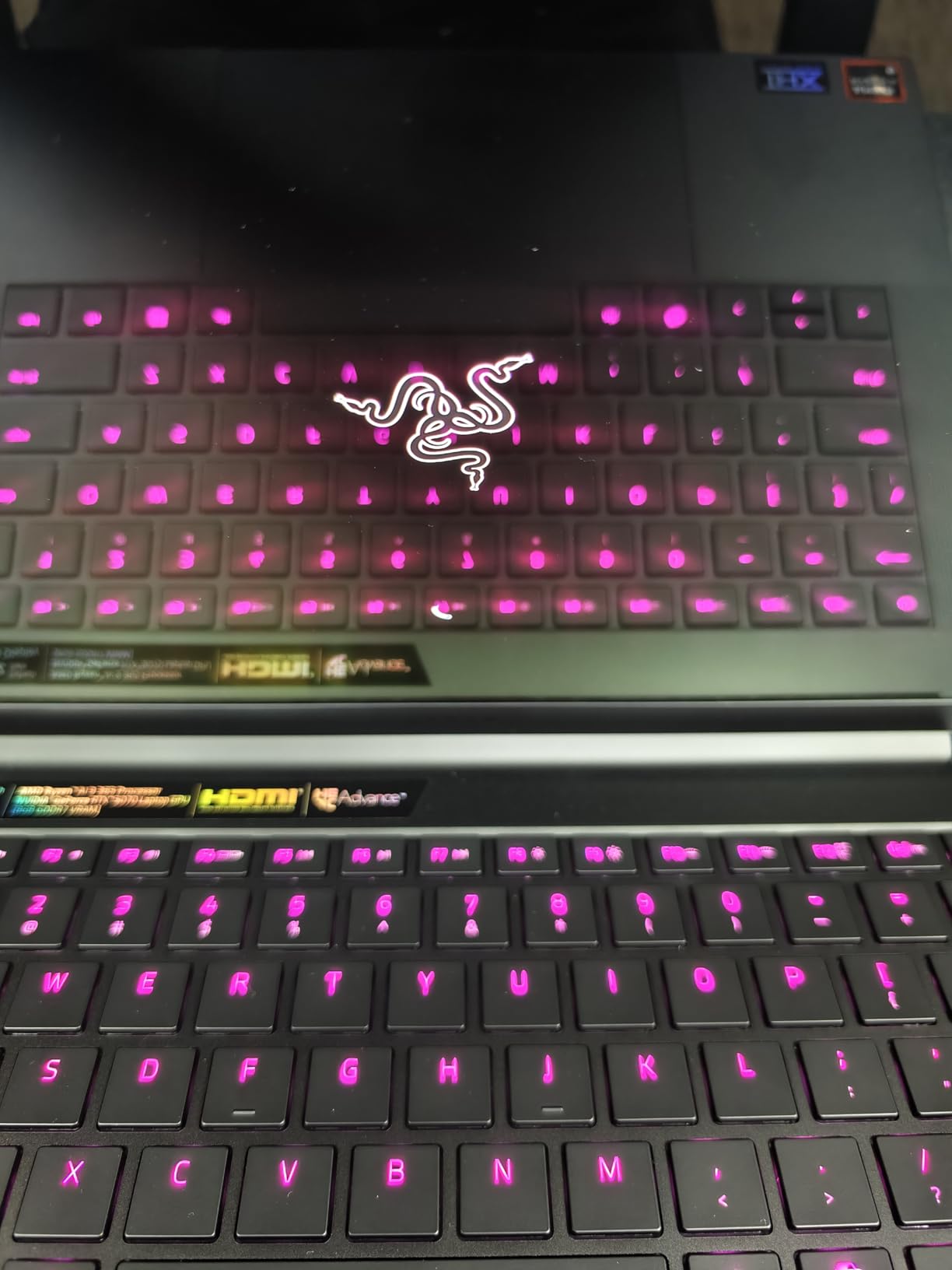Blade 14 (2025) Gaming Laptop: NVIDIA GeForce RTX 5070 - AMD Ryzen AI 9 365 CPU - 3K 120Hz OLED Display - 32GB LPDDR5X RAM - 1TB SSD - Thin & Lightweight - Chroma RGB - Windows - Black customer photo 4