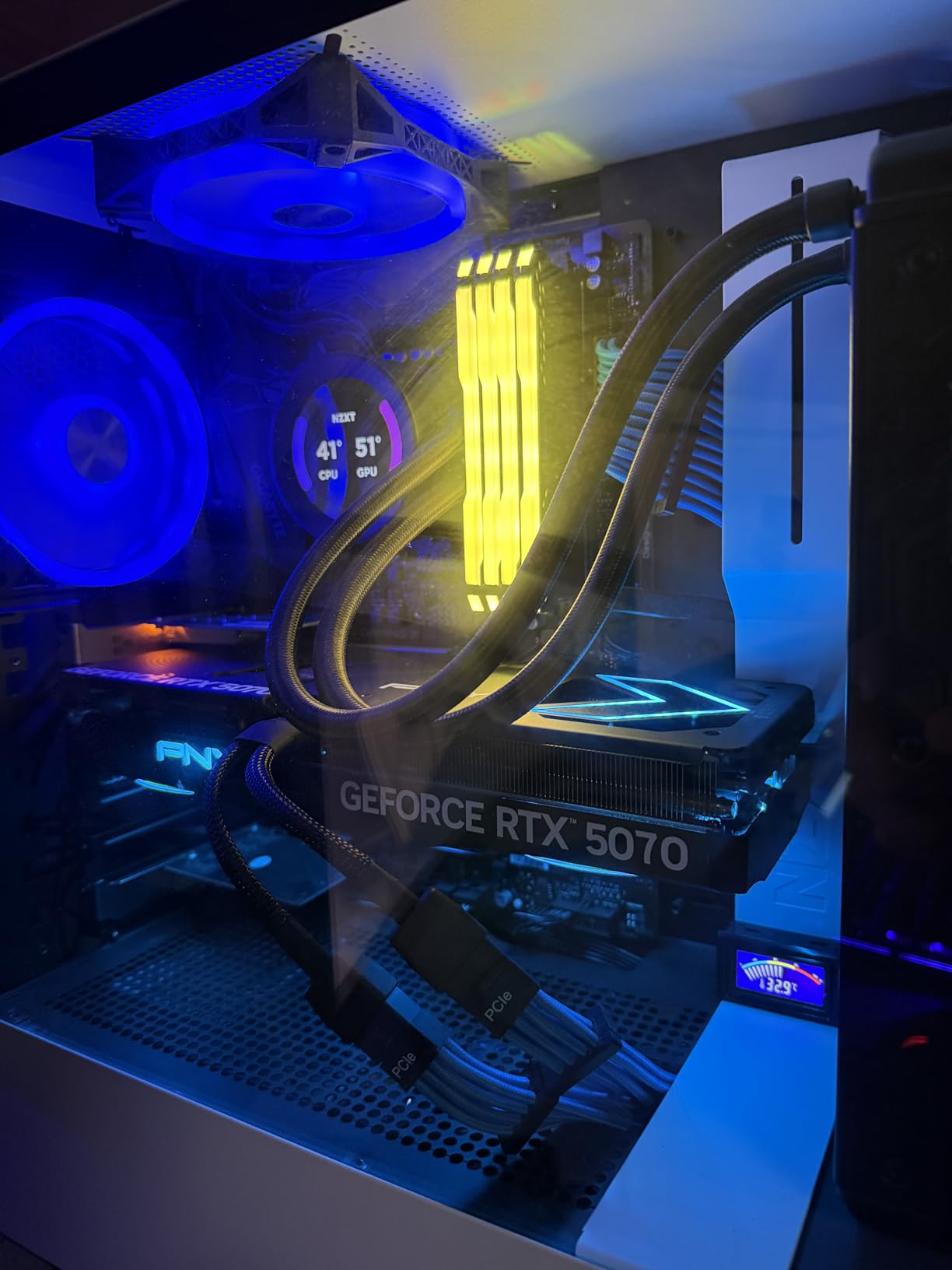 PNY NVIDIA GeForce RTX 5070 OC Triple Fan, Graphics Card (12GB GDDR7, 192-bit, Boost Speed: 2587 MHz, SFF-Ready, PCIe 5.0, HDMI/DP 2.1, 2.4-Slot, Blackwell Architecture, DLSS 4) customer photo 2