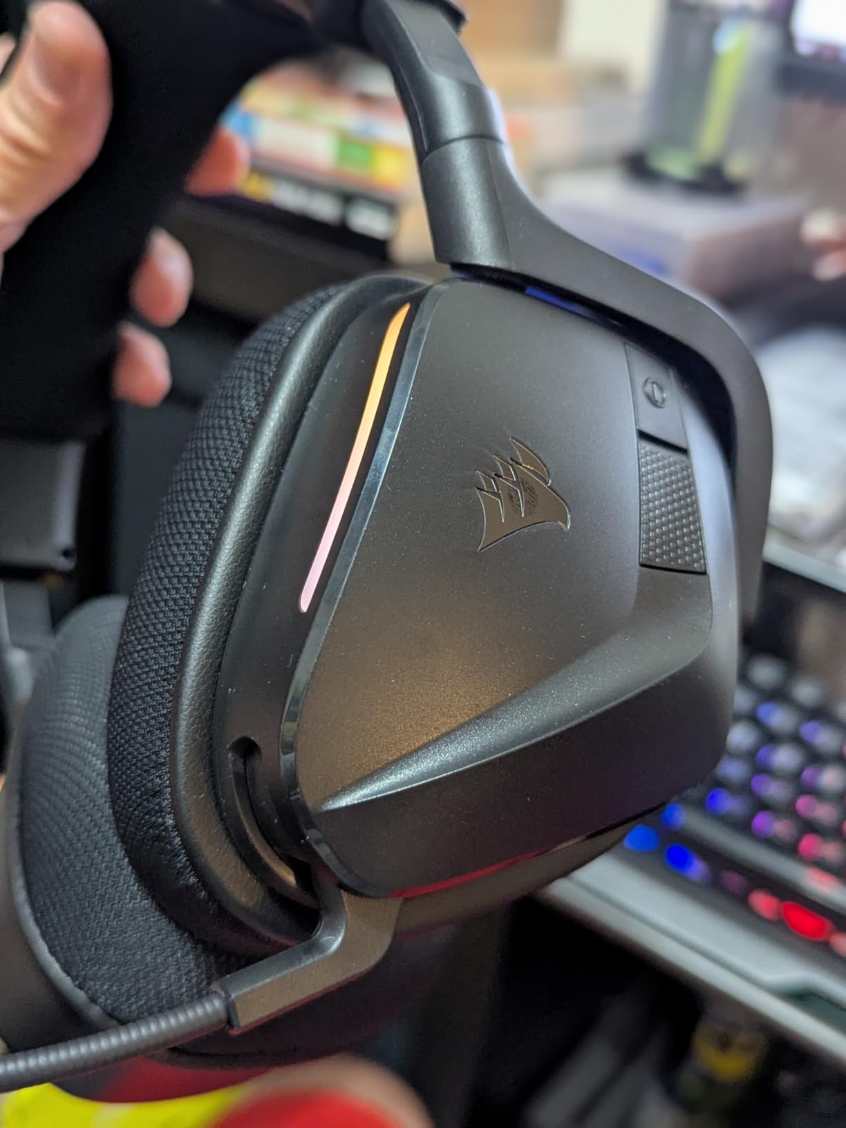 Corsair Void v2 Wireless Bluetooth PC PS5 Switch Gaming Headset - Lightweight, Up to 70Hr customer photo 2