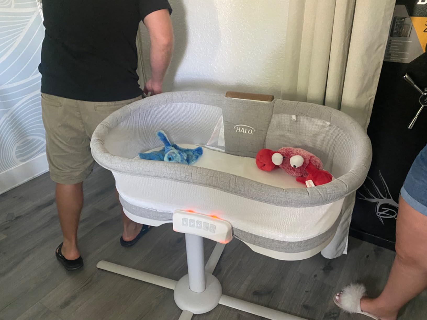 HALO BassiNest Connected Swivel Sleeper 3.0 Smart Bassinet | AutoSoothe, 360 Swivel, Cry Detection, Rocking, Vibration & Soothing Sounds customer photo 2