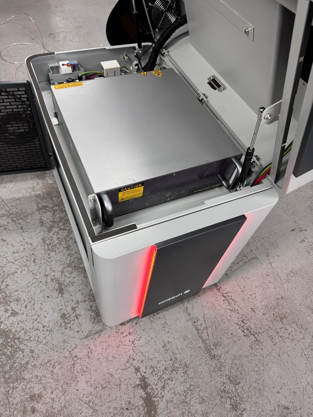 OMTech 1500W Handheld Fiber Laser Welder, 3 in 1 Laser Welding Cleaning Cutting Machine with Laser Gun, Wire Feeder, Built-in Water Chiller, 20 Welding Nozzles, Laser Welder Cleaner Cutter for Metal customer photo 2