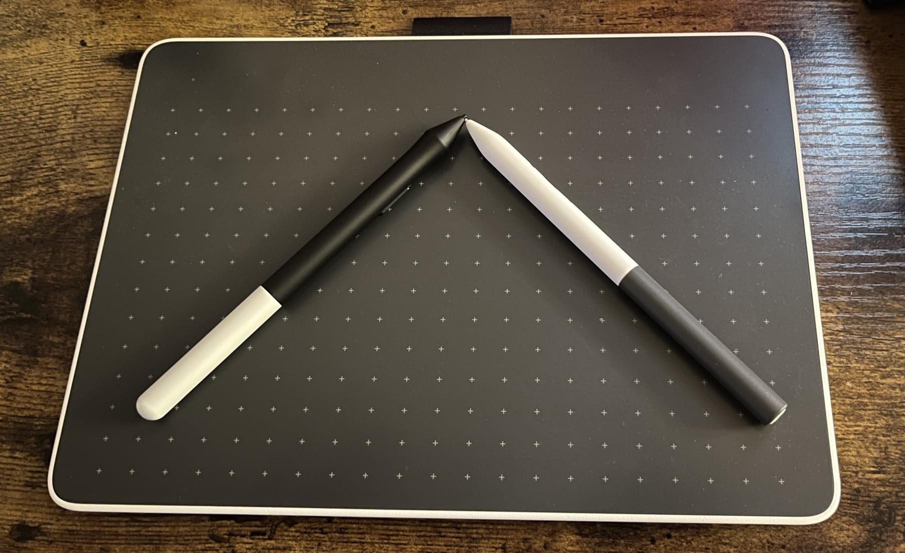 Wacom One 14, Drawing Tablet with IPS Full HD Laminated Screen & Pen | Pen display for beginners and students learning digital art, animation & graphic design on Windows, Mac & Chromebook customer photo 1