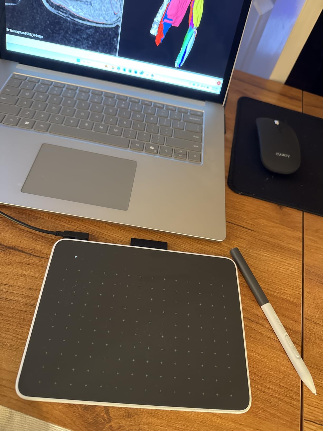 Wacom One 14, Drawing Tablet with IPS Full HD Laminated Screen & Pen | Pen display for beginners and students learning digital art, animation & graphic design on Windows, Mac & Chromebook customer photo 2