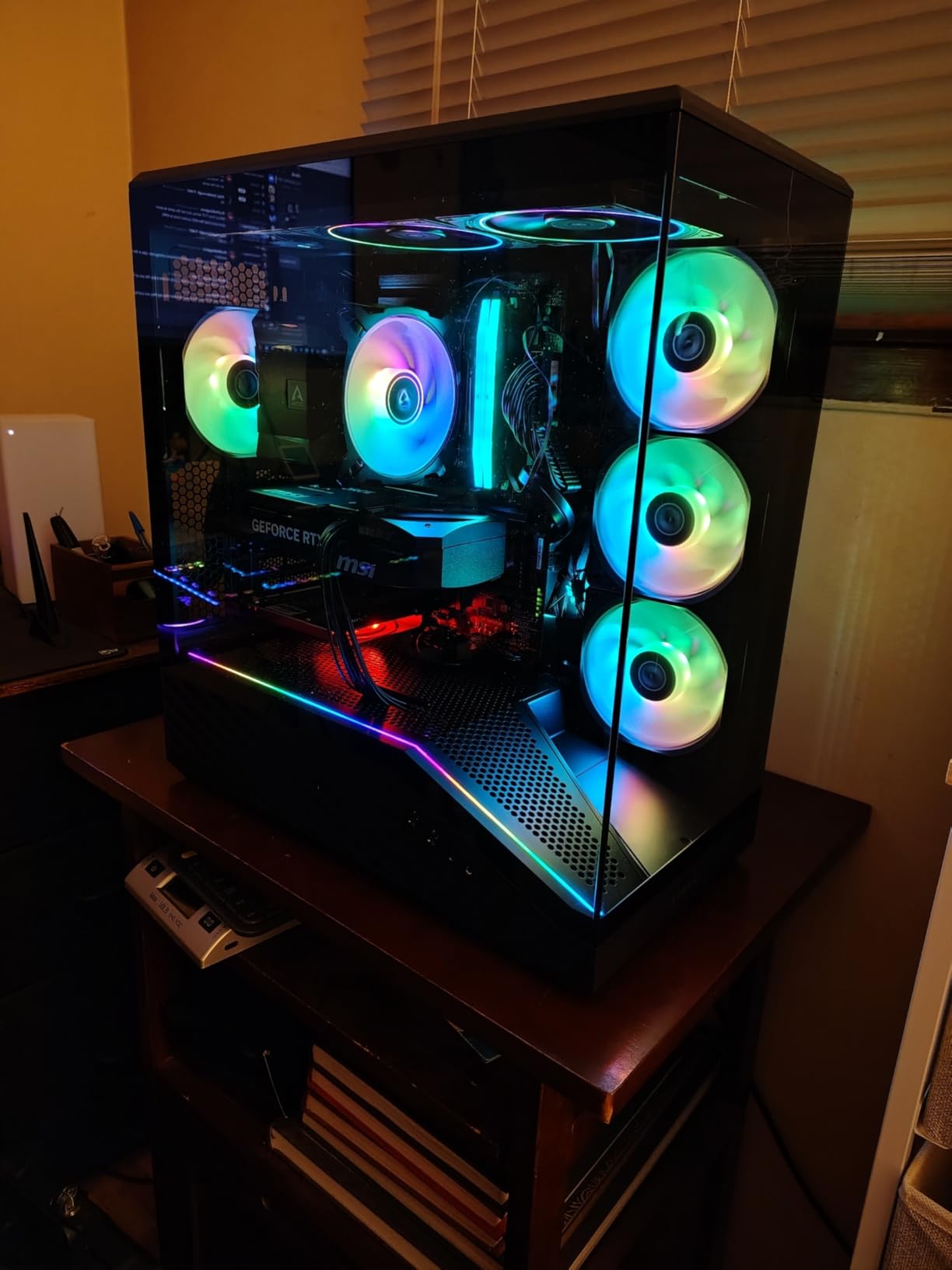 Lian Li V100 ATX Mid-Tower PC Case, 4 x 120mm ARGB PWM Fans Pre-Installed, LED RGB Strip, Display Platform with Tempered Glass, Support 420mm GPUs, 360mm Radiator, Optimized Airflow - Black (V100RX) customer photo 1