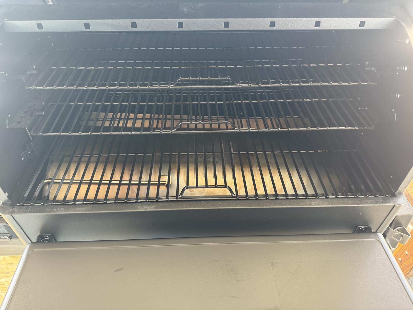 Pit Boss 850 Navigator Series WiFi & Bluetooth Wood Pellet Grill & Smoker, Flame Broiler and LCD Digital Controller, 932-Sq. In. Cook Space, 180°F to 500°F Temp Range, Meat Probe, 30 lb. Hopper customer photo 1