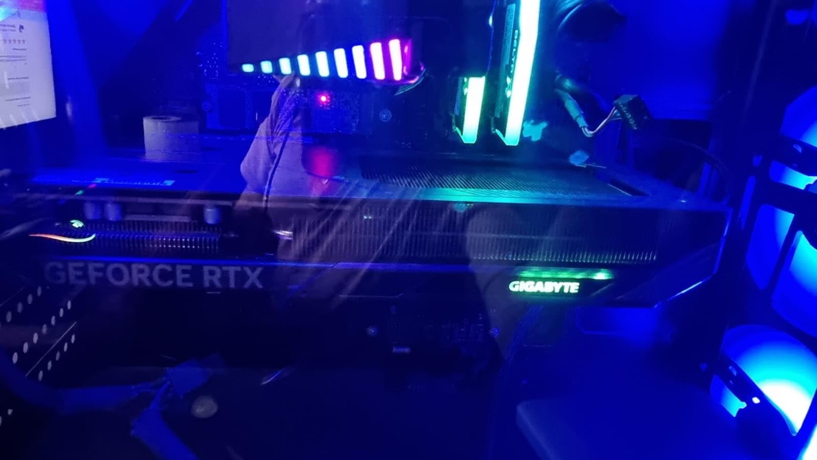 GIGABYTE GeForce RTX 5060 Gaming OC 8G Graphics Card, 8GB 128-bit GDDR7, PCIe 5.0, WINDFORCE Cooling System, Made by NVIDIA,DisplayPort & HDMI - Video Output Interface, GV-N5060GAMING OC-8GD Video Card customer photo 2