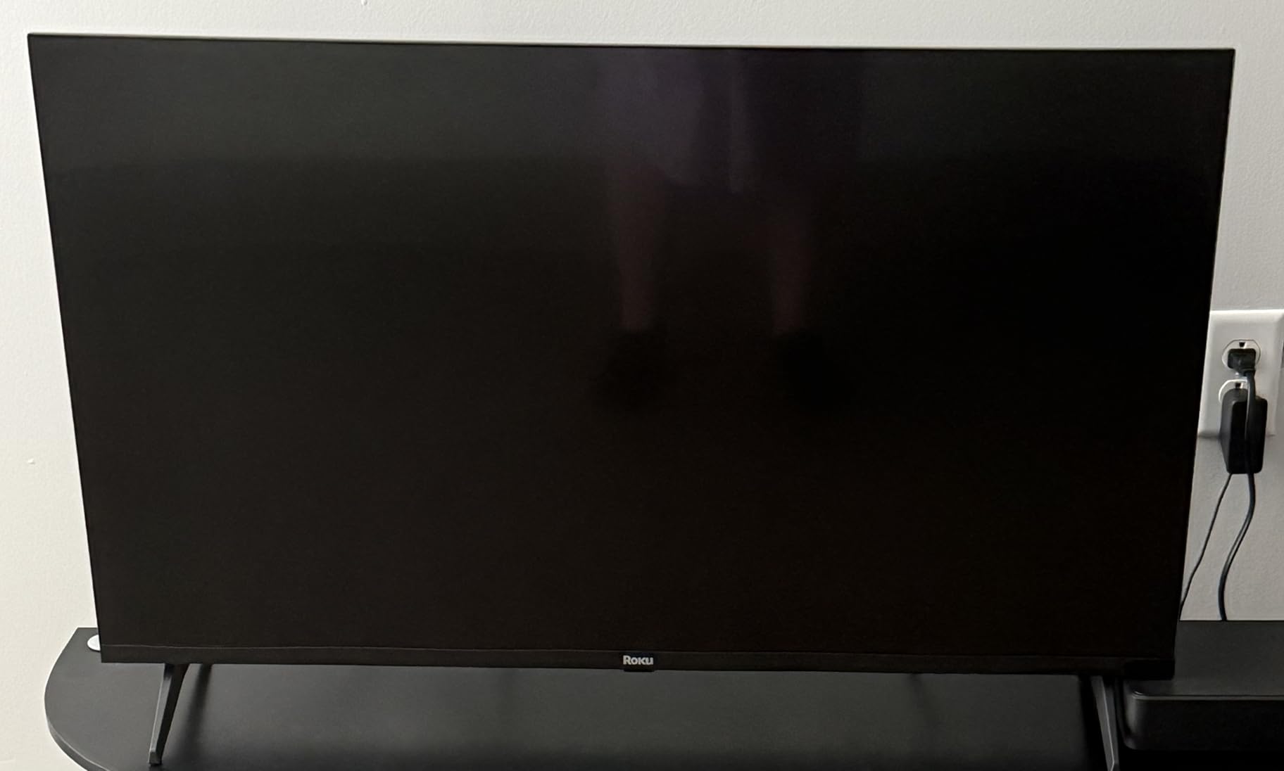 Roku Smart TV - 40-Inch Select Series, 1080p Full HD TV - Roku TV with Voice Remote - Flat Screen LED Television with Wi-Fi for Streaming Live Local News, Sports, Family Entertainment customer photo 2