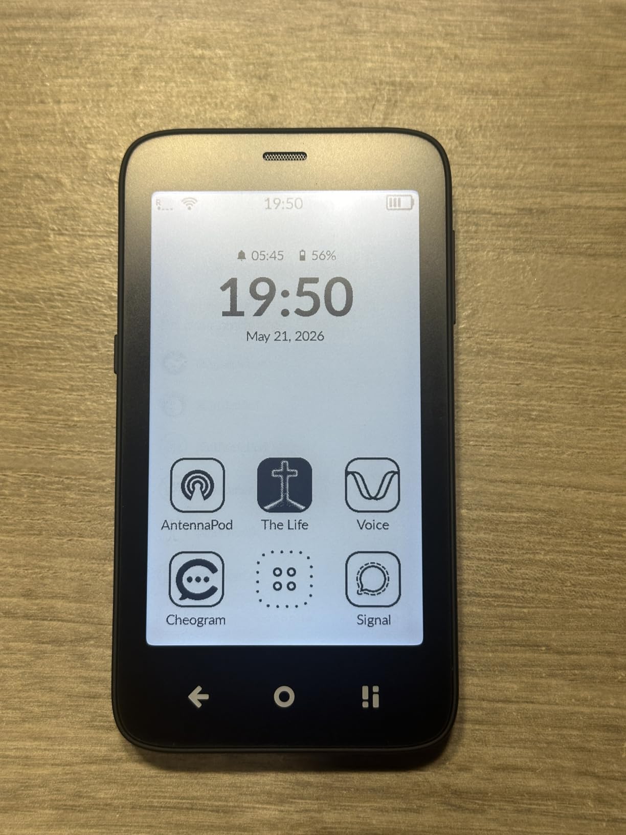 mudita Kompakt Minimalist Dumb Phone with E Ink Display - Unlocked Cell Phone for Focus, Privacy & Distraction-Free Living, Long Battery Life, Bluetooth, Easy to Use - Charcoal Black customer photo 2