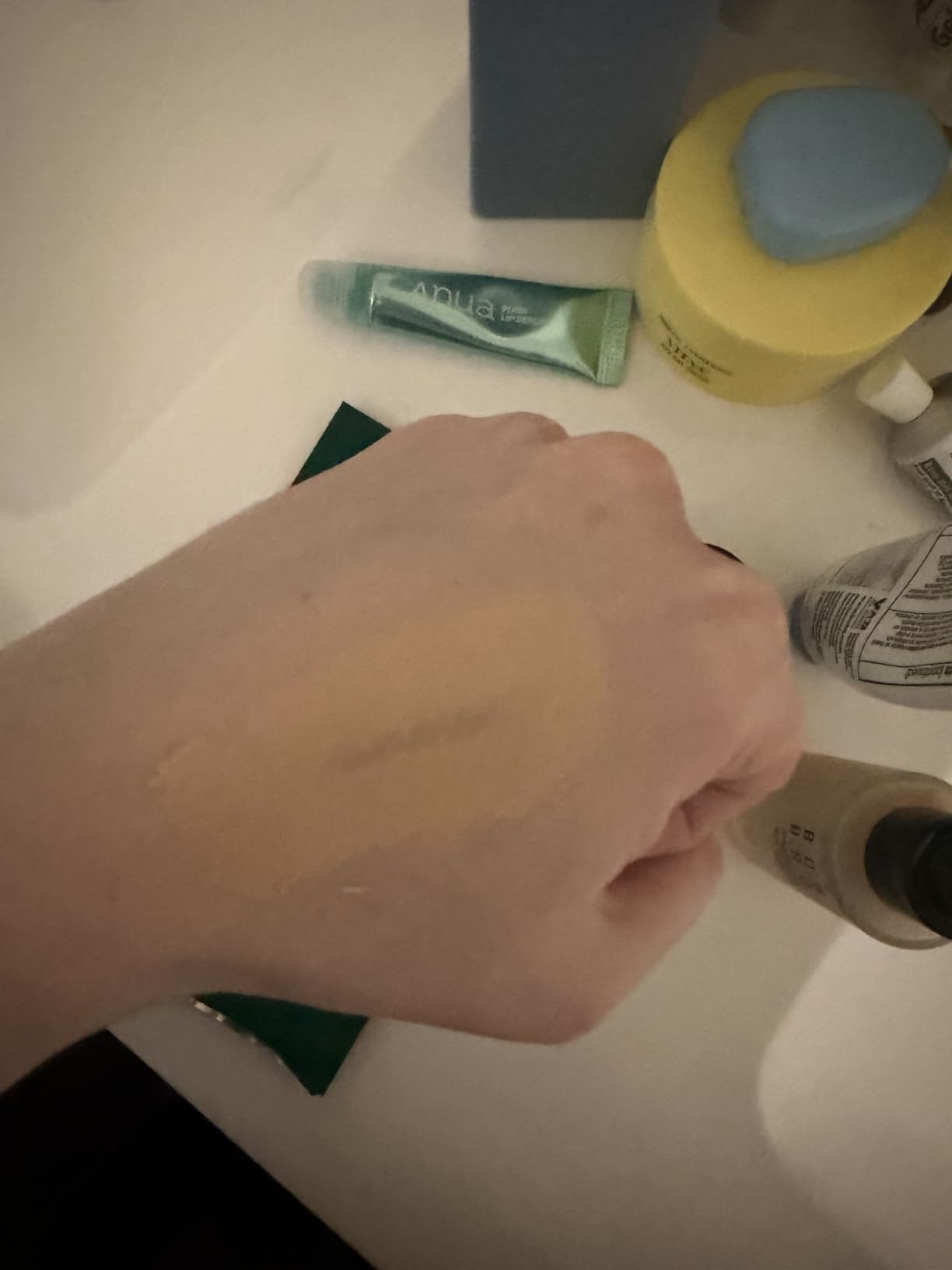 Bobbi Brown Weightless Skin Foundation SPF 15 - Oil-Controlling Liquid Foundation with 24-Hour Hydration customer photo 2