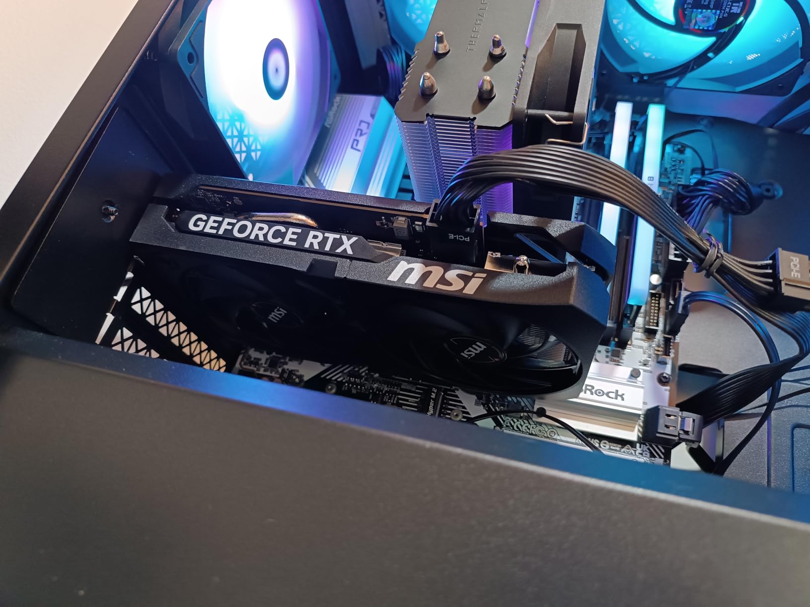 MSI Gaming RTX 5050 8G Shadow 2X OC Graphics Card (8GB GDDR6, 128-bit, Extreme Performance: 2617 MHz, DisplayPort x3 2.1a, HDMI 2.1b, NVIDIA Blackwell Architecture) customer photo 2
