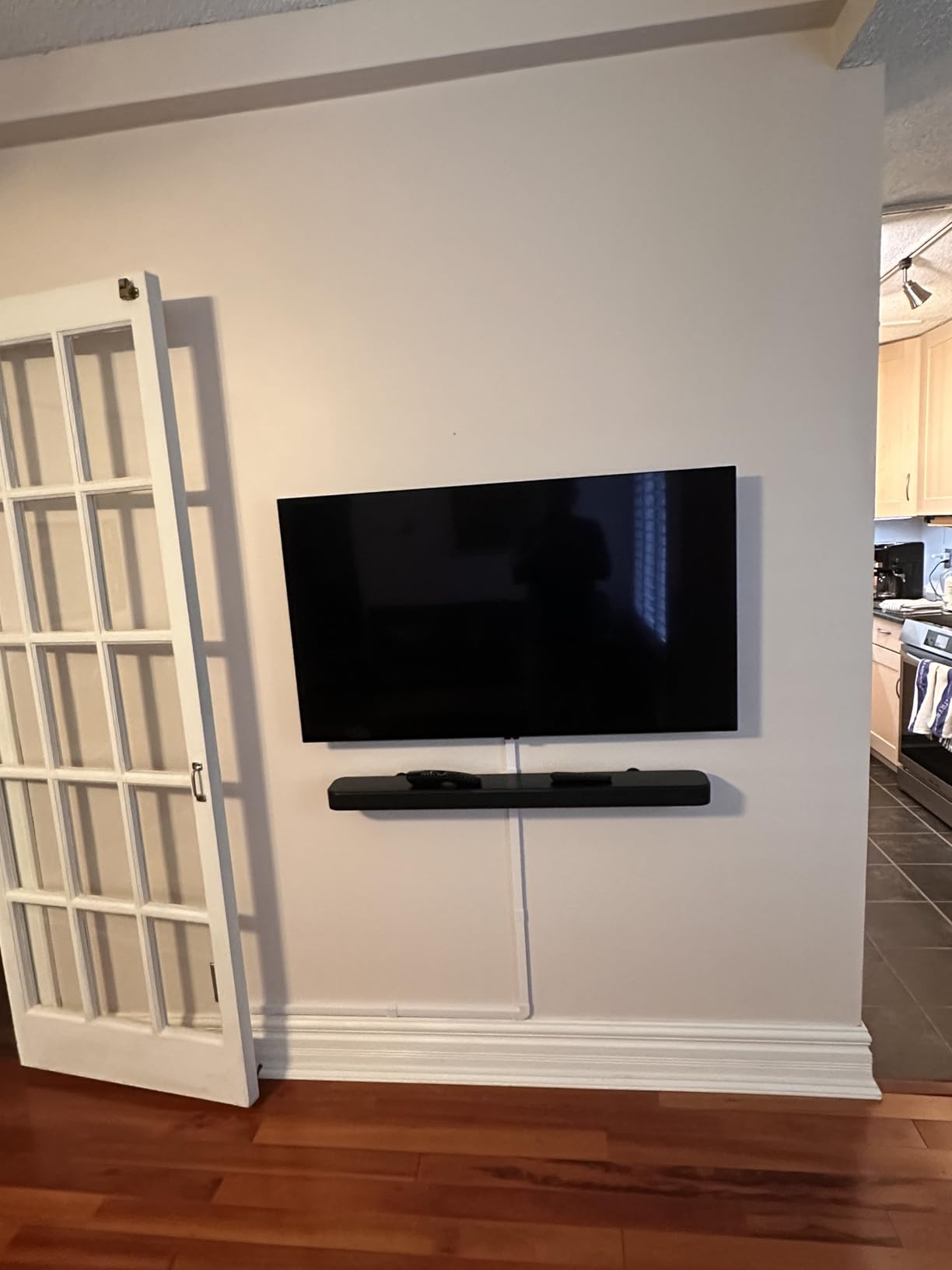 JBL Bar 300MK2-5.0 Channel All-in-one soundbar with Dolby Atmos, MultiBeam 3.0 & PureVoice 2.0, Easy Sound Calibration, ONE App and Works with Voice Assistant-Enabled Speakers (Black) customer photo 2