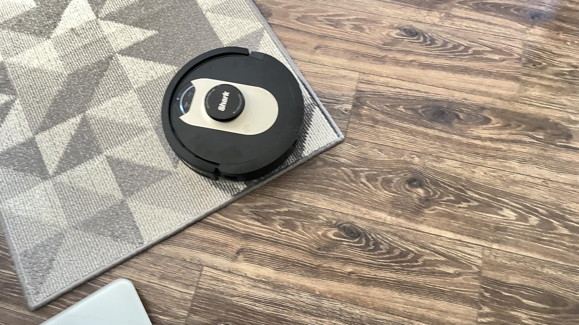 Shark Stratos 2-in-1 Robot Vacuum & Mop, White, AV2700ZE | Sonic Mopping (100x/Min), NeverTouch Base (Self-Empty, Refill & Pad Wash/Dry), AutoLift, Edge Detect, 360° LiDAR, HEPA customer photo 1