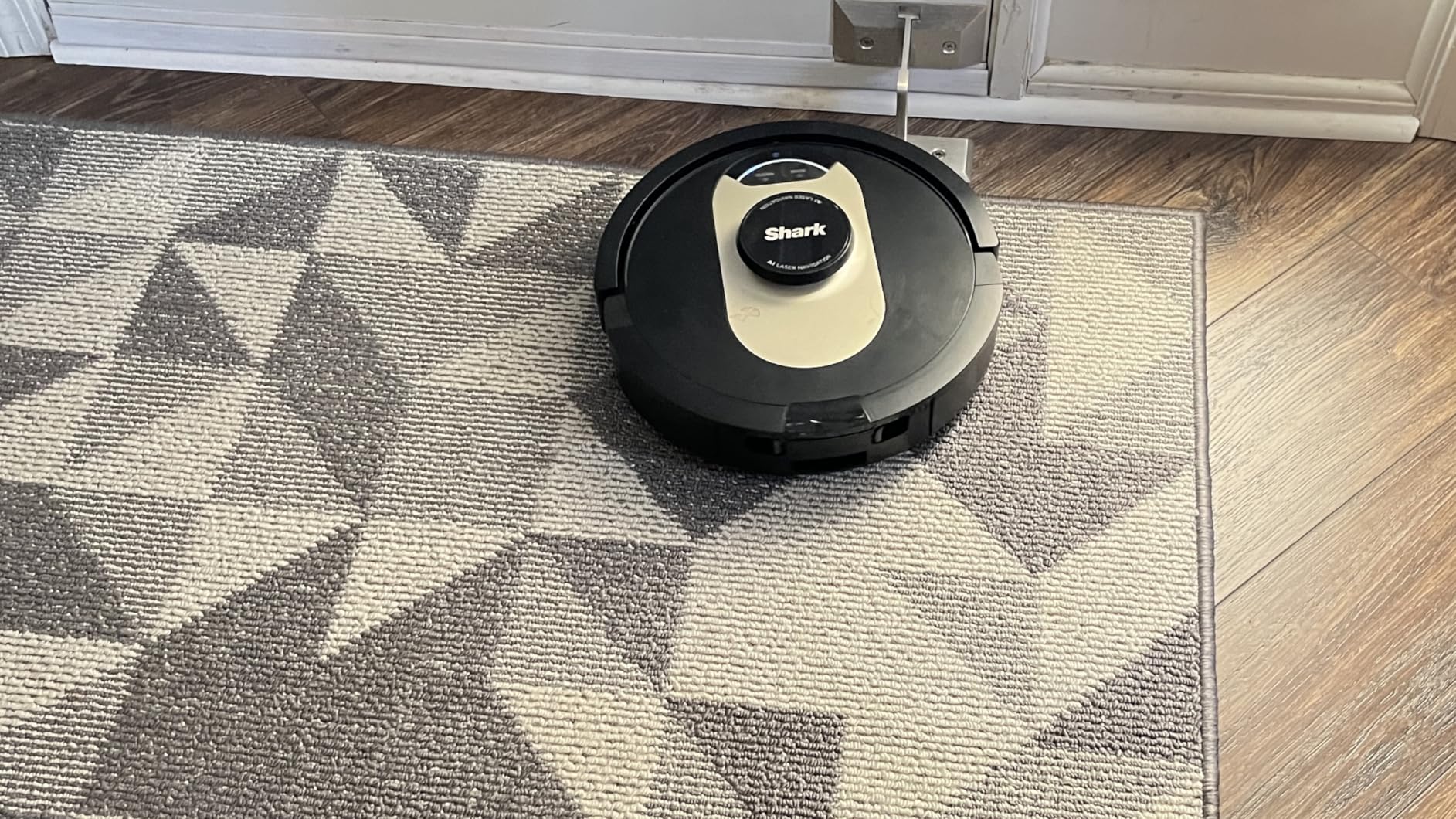 Shark Stratos 2-in-1 Robot Vacuum & Mop, White, AV2700ZE | Sonic Mopping (100x/Min), NeverTouch Base (Self-Empty, Refill & Pad Wash/Dry), AutoLift, Edge Detect, 360° LiDAR, HEPA customer photo 2