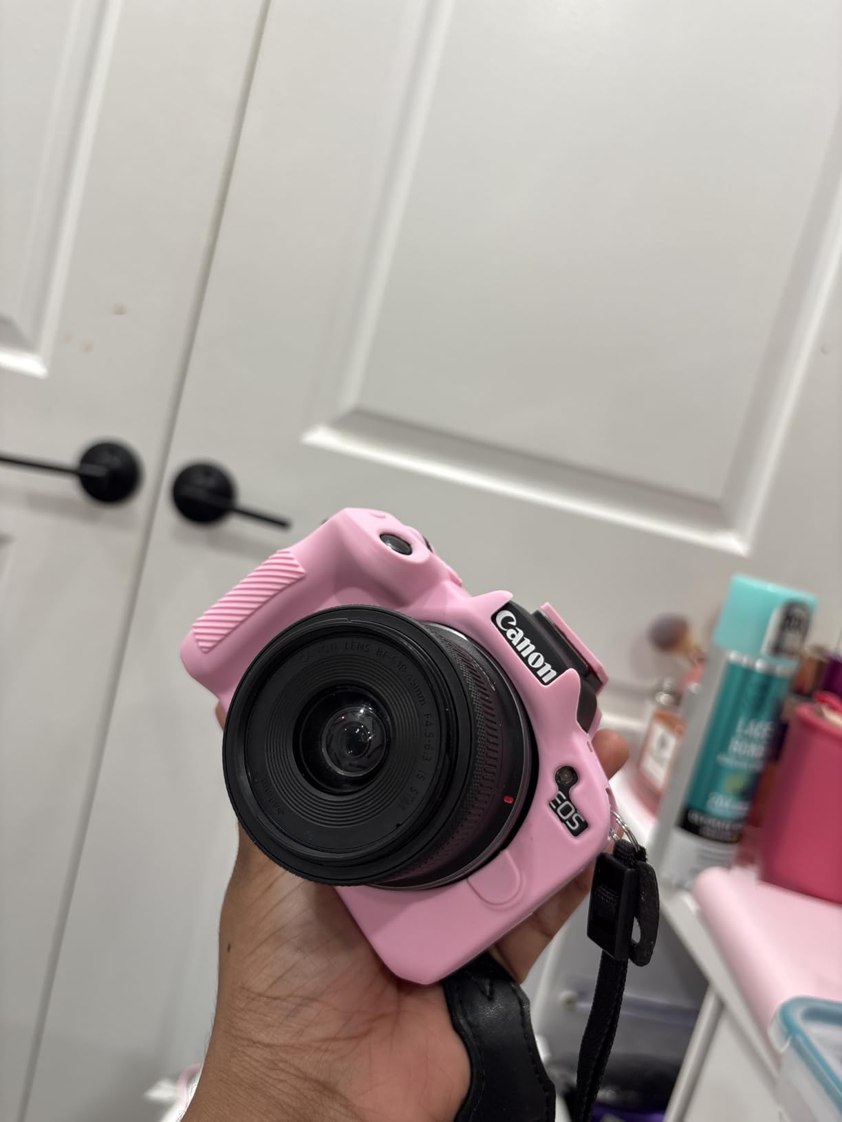 Canon EOS R50 Mirrorless Camera Kit - APS-C RF Camera with 18-45mm Lens, 4K Video, Dual Pixel AF II & Vari-Angle Touchscreen (5811C012) + Shoulder Bag + 64GB Memory Card customer photo 1