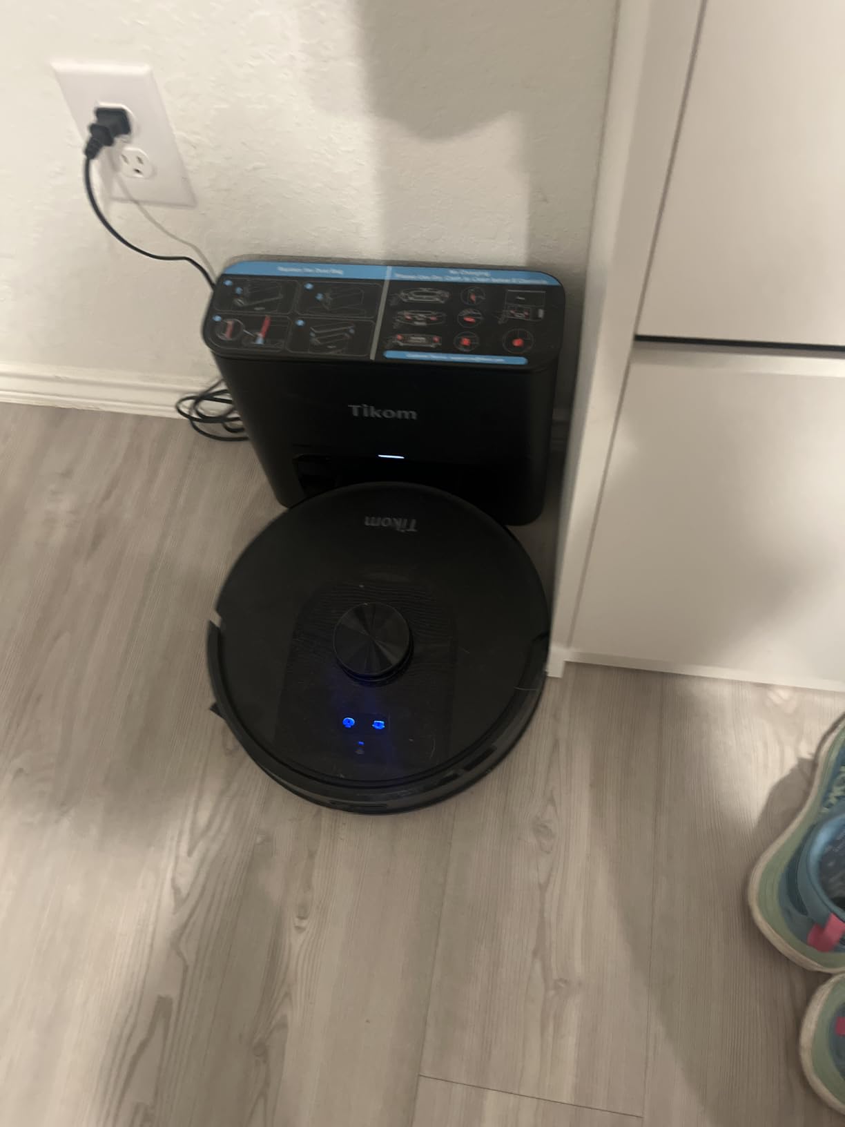 Tikom Robot Vacuum and Mop, Robotic Vacuum Cleaner with Self-Emptying Base | 6000Pa, 90 Days Capacity, LiDAR Navigation, Home Mapping, Ideal for Pet Hair, Hard Floors, Carpet (L8000 Plus) customer photo 1