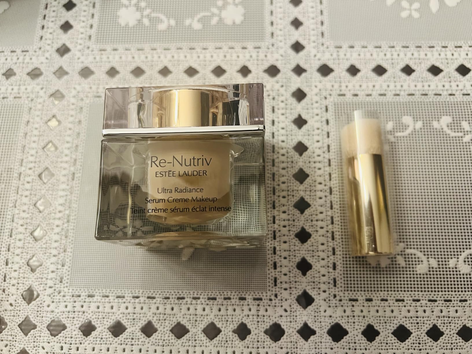 Estee Lauder Re-Nutriv Ultra Radiance Serum Creme Makeup - Luxury Foundation with Hyaluronic Acid customer photo 1