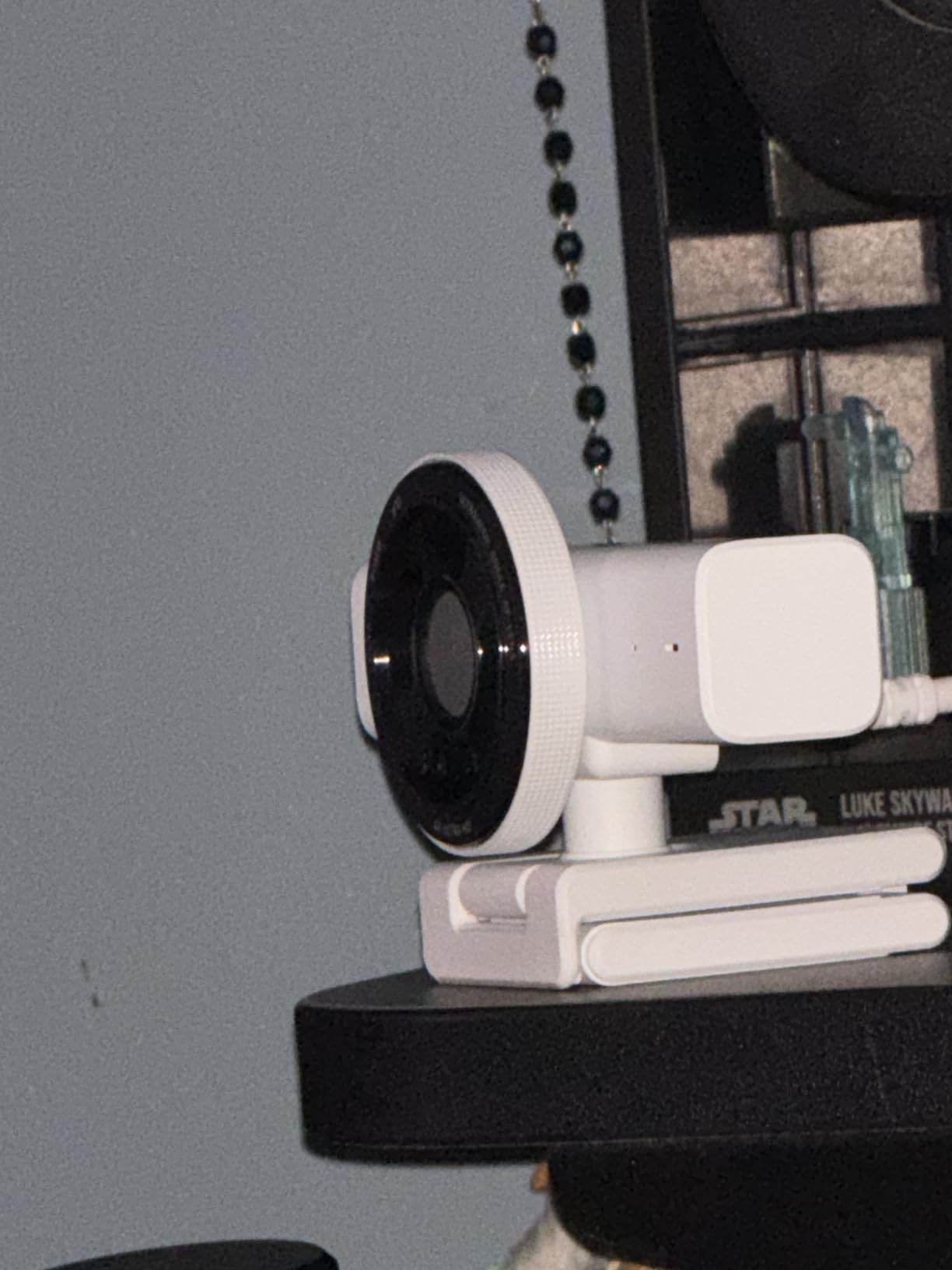 Razer Kiyo V2 Streaming Webcam: 4K 30 FPS, 1080p 60 FPS - AI Powered Auto-Framing - Built-in Microphone - Ultrawide Angle Lens - Privacy Cover - Works with OBS, Xsplit, Discord, Zoom, Teams - Black customer photo 1