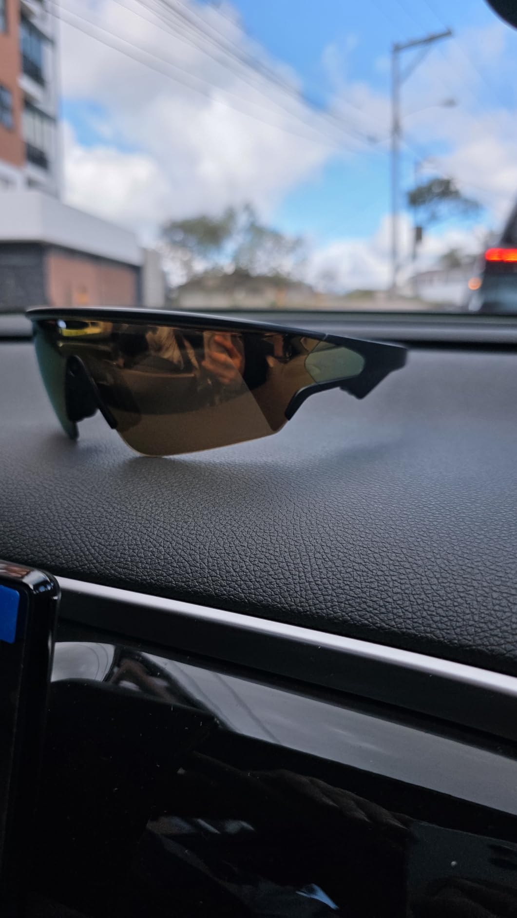 Meta Oakley Vanguard, Black | Smart AI Glasses for Men, Women - Camera, Audio, Video Recording - Prizm 24K Black Lenses - Sunglasses customer photo 1