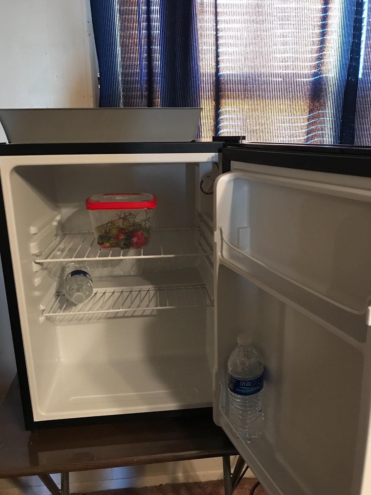 Magic Chef 1.7-cu. ft. Mini Fridge in Black, Small Compact All Refrigerator with No Freezer for Bedroom, Apartment, Dorm Room, Office customer photo 2