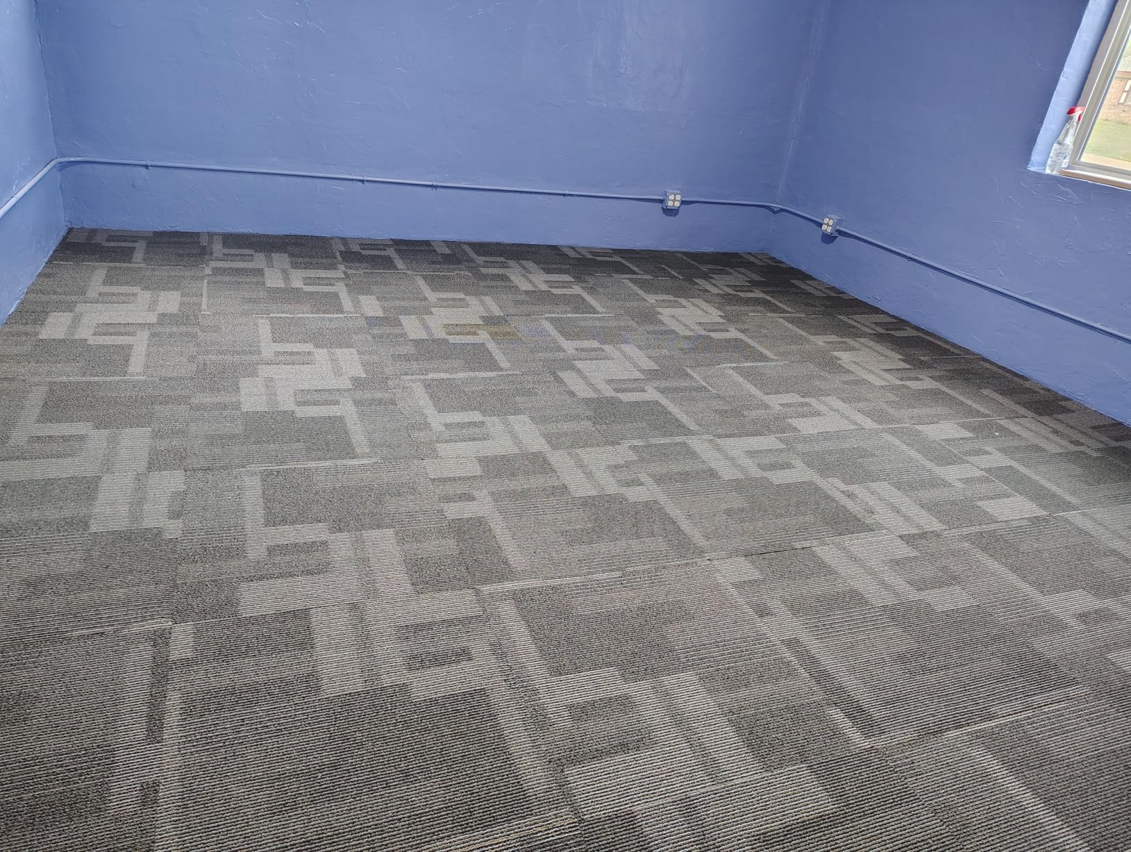 VEVOR Carpet Tiles Reusable 24x24 inch, 24 PCS Modular Carpet Square Rug, Commercial Floor Soft Padded for Seamless Cover 96sq.ft, Easy DIY Replacement for Living Room Bedroom Office Indoor,Gray customer photo 1