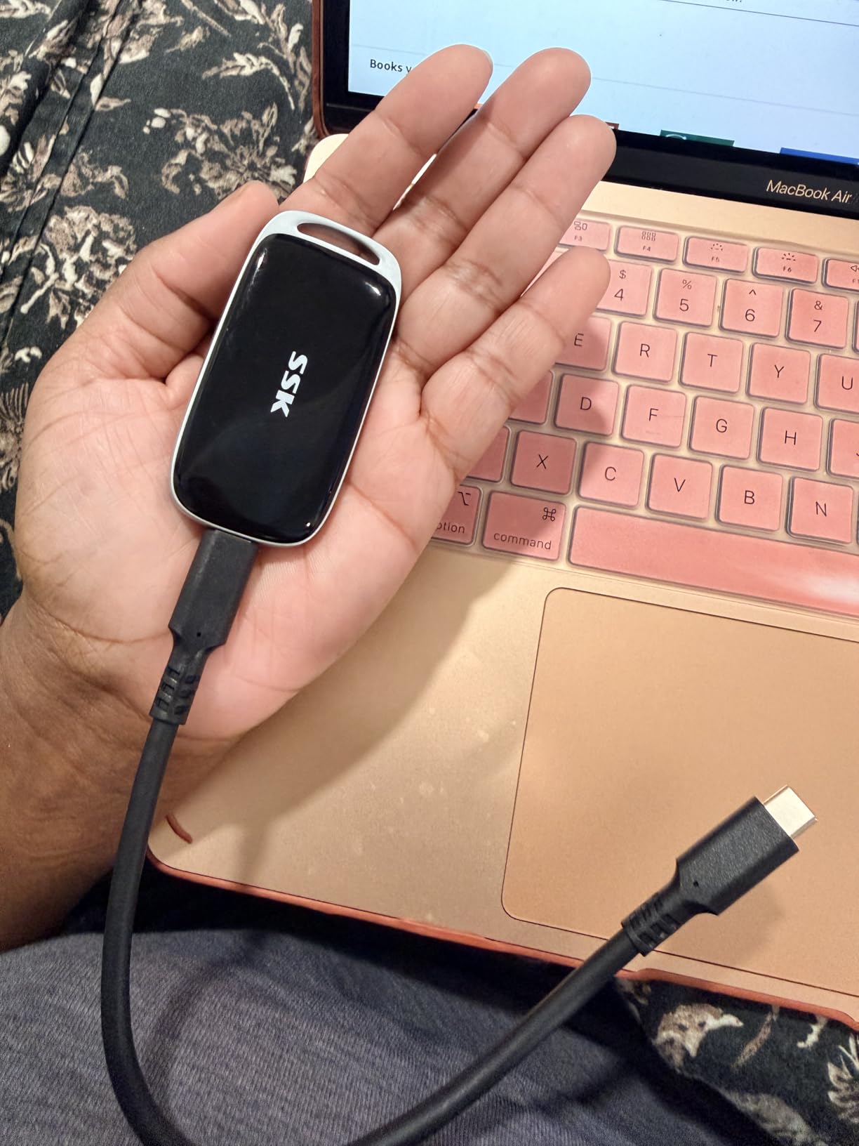 SSK 500GB Portable SSD External Solid State Hard Drive USB3.2 Gen2x2 20Gbps | 2000MB/s USB3.2 Gen 2X2 External SSD, SMART & TRIM, 4KHDR ProRes, LED Light, OTG, iphone 15/16/17 Pro Compatible, Zinc Alloy customer photo 1
