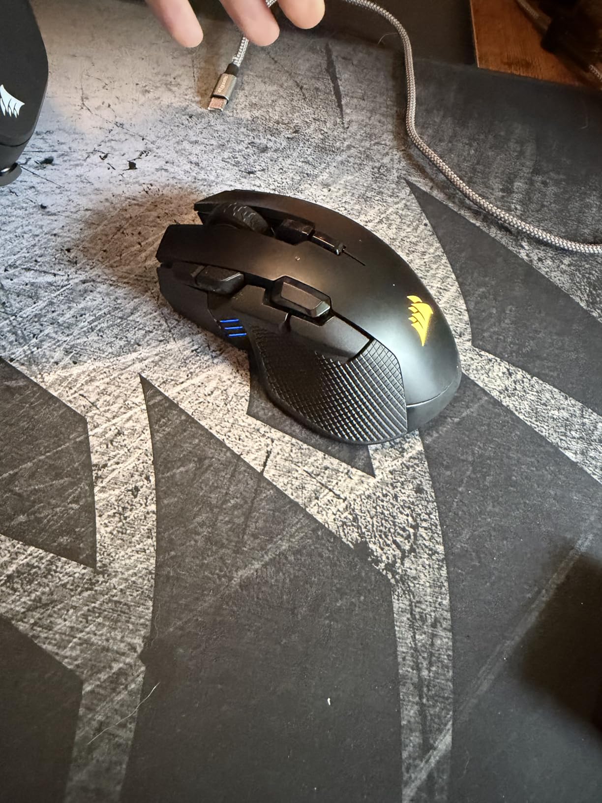 Corsair IRONCLAW Wireless SE Gaming Mouse - 26,000 DPI, Ergonomic Design for Larger Hands, 10 Programmable Buttons, for MOBA, FPS, MMO - Black customer photo 1