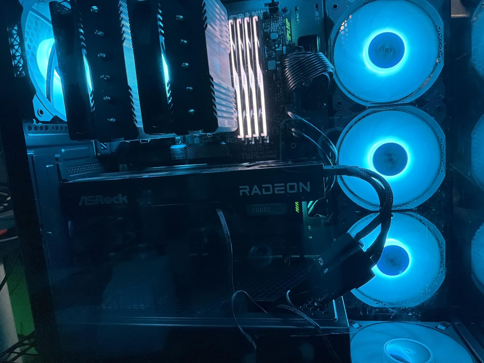 ASRock Radeon AI PRO R9700 Creator 32GB Professional Graphics Card, GDDR6, AMD RDNA 4, AI-Accelerators, DisplayPort 2.1a, PCIe 5.0, Blower Cooler customer photo 1