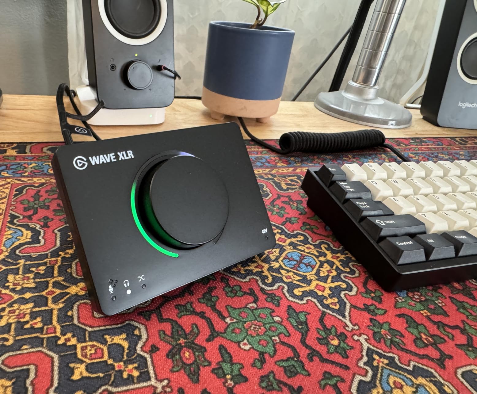 Elgato Wave XLR MK.2 USB Audio Interface and DSP Mixer | 80dB gain, Onboard voice effects, LED level feedback, Touch mute, Ultra-low-latency monitoring customer photo 1