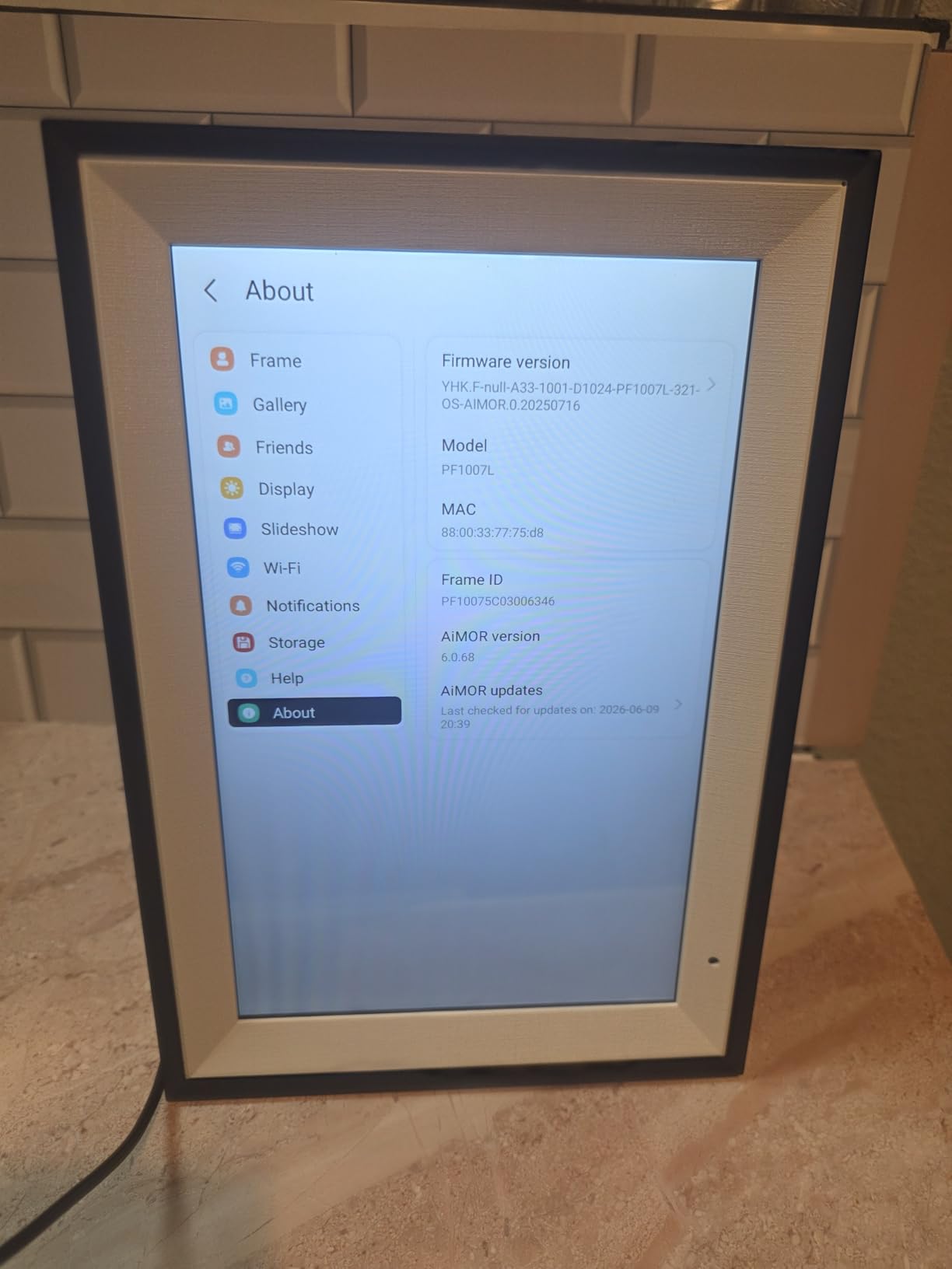 AEEZO Digital Picture Frame, 10.1 Inch Digital Photo Frame with 1280 * 800 HD IPS Touch Screen, Smart Digital Frame Built-in 32GB Memory, Auto-Rotate Easy Setup via AiMOR APP(Black) customer photo 2
