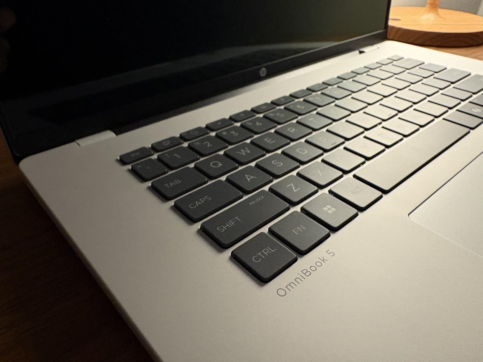 HP OmniBook 5 16 inch Next Gen AI PC, 2K Display, Snapdragon X X1-26-100, 16 GB RAM, 512 GB SSD, Qualcomm Adreno GPU, Windows 11 Home, Glacier Silver, 16-fb0299nr customer photo 2