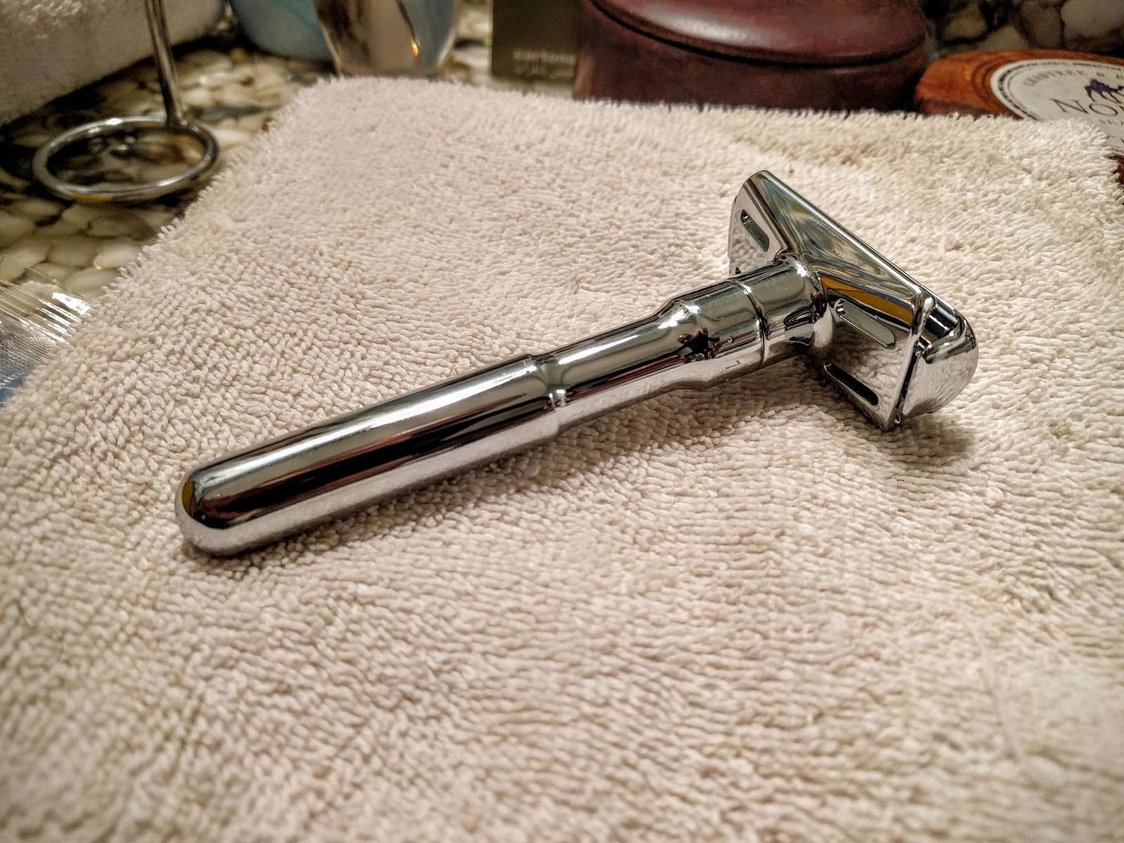 MERKUR FUTUR 700 Adjustable Double Edge Safety Razor - Matte Chrome, Adjustable Razor With Dial, Made in Germany, Plastic-Free, Snap-On Cap Design, Straight Bar customer photo 1