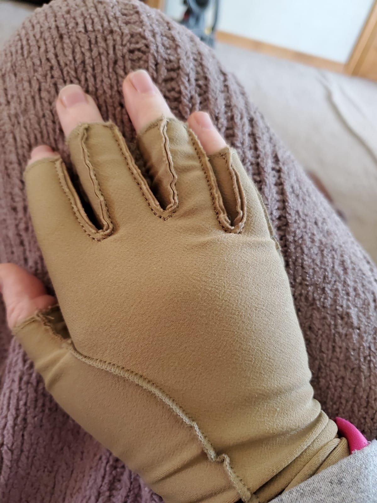 isotoner Women & Men Arthritis Compression Rheumatoid Pain Relief Gloves for joint support with Open/Full finger design customer photo 1