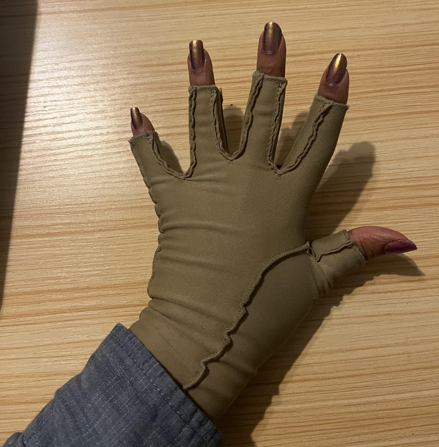 isotoner Women & Men Arthritis Compression Rheumatoid Pain Relief Gloves for joint support with Open/Full finger design customer photo 2