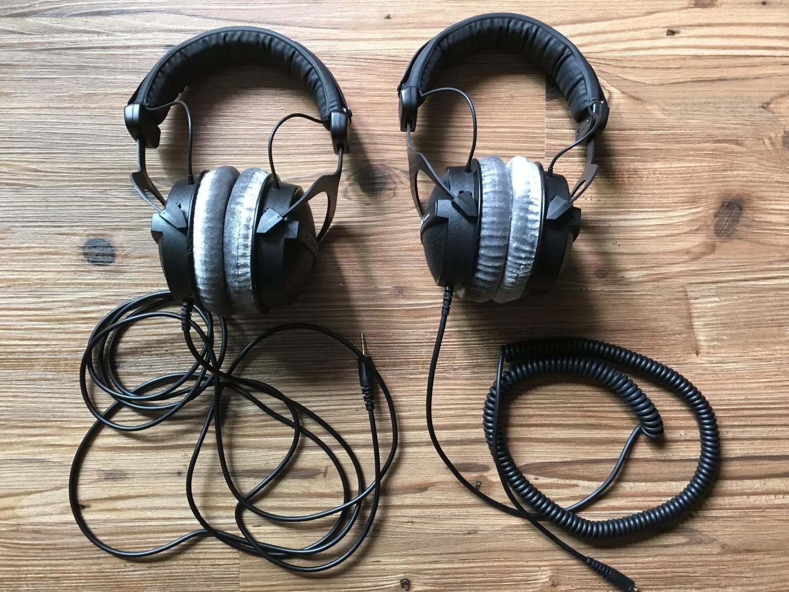 beyerdynamic DT 770 PRO 80 Ohm Over-Ear Studio Headphones in Gray. Enclosed Design, Wired for Professional Recording and Monitoring customer photo 2