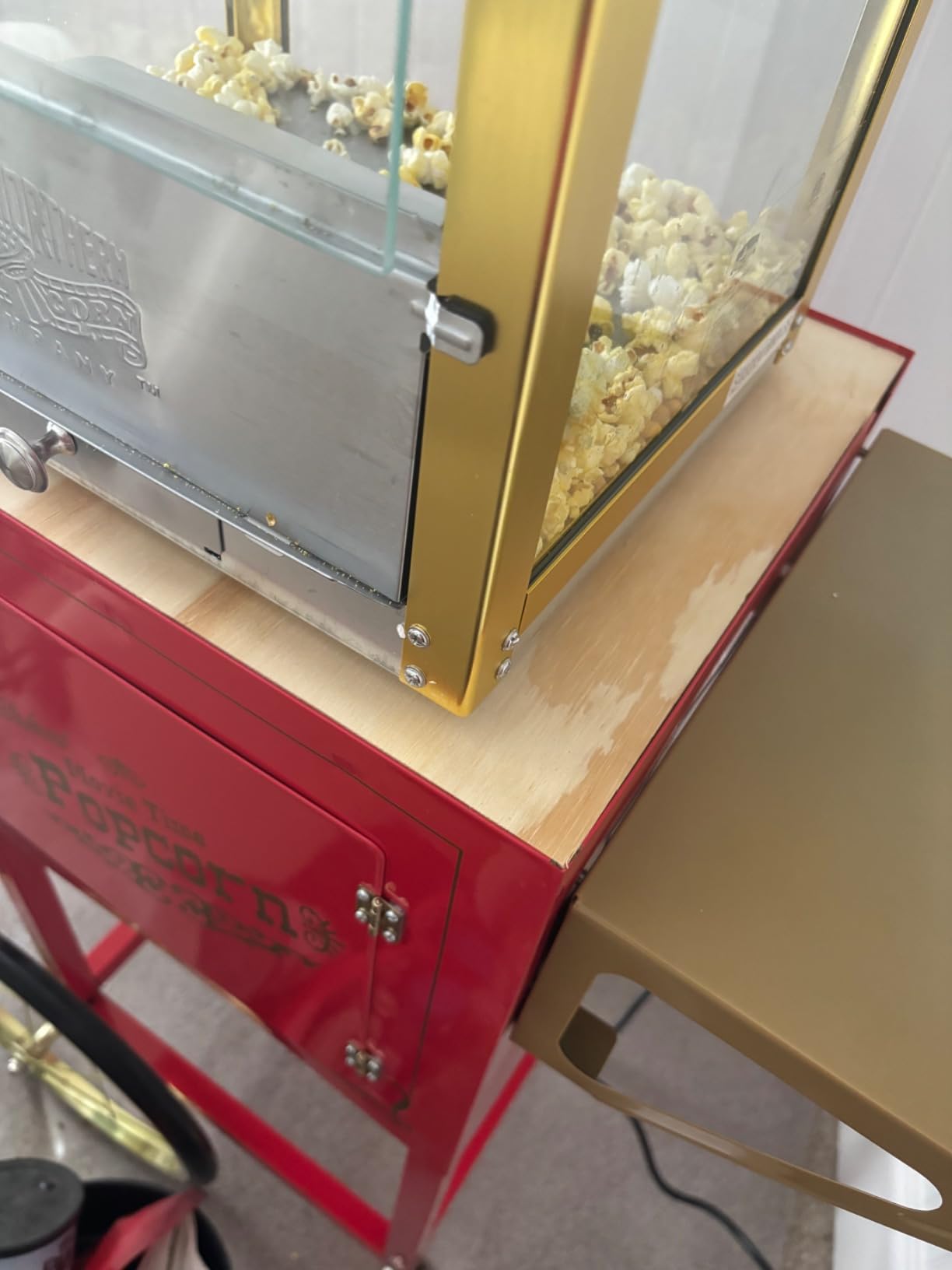 Great Northern Popcorn Matinee 8oz Popcorn Machine, Red customer photo 2