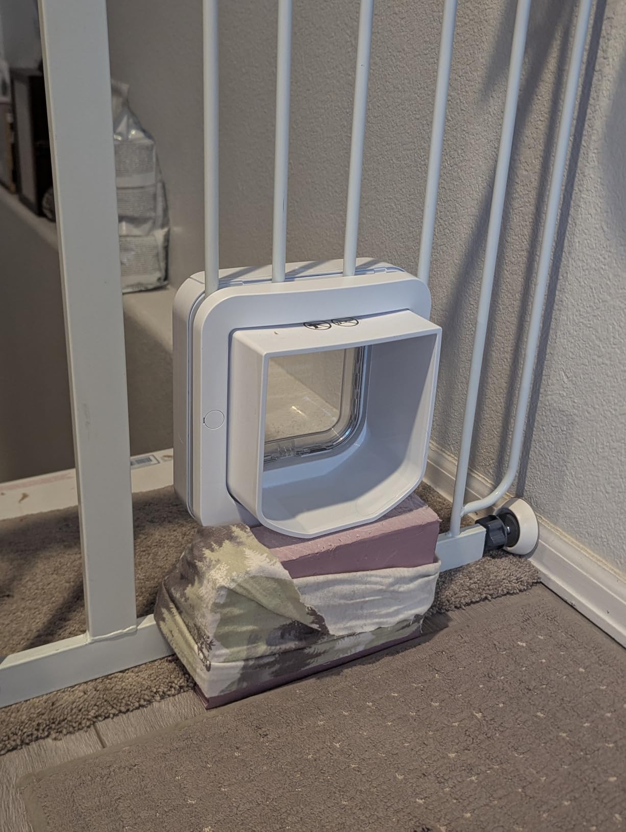 SureFlap - Sure Petcare Microchip Cat Flap, White, Scans Pet's ID on Entry, Check Your Cat's Size, Flap Opening is 4 3/4