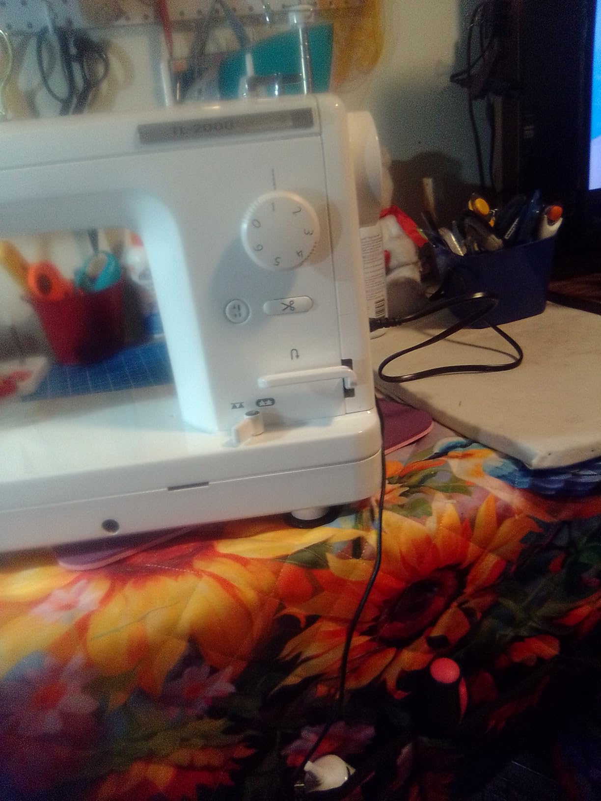 Juki TL-2010Q 1-Needle, Lockstitch, Portable Sewing Machine with Automatic Thread Trimmer for Quilting, Tailoring, Apparel and Home Decor customer photo 2