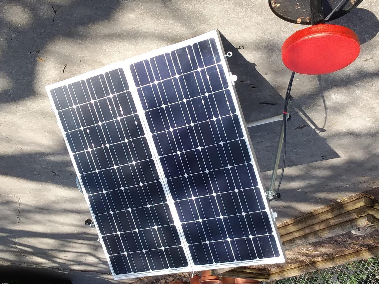 Renogy 200W 12V Monocrystalline Solar Panel Kit with 30A PWM Charge Controller customer photo 1