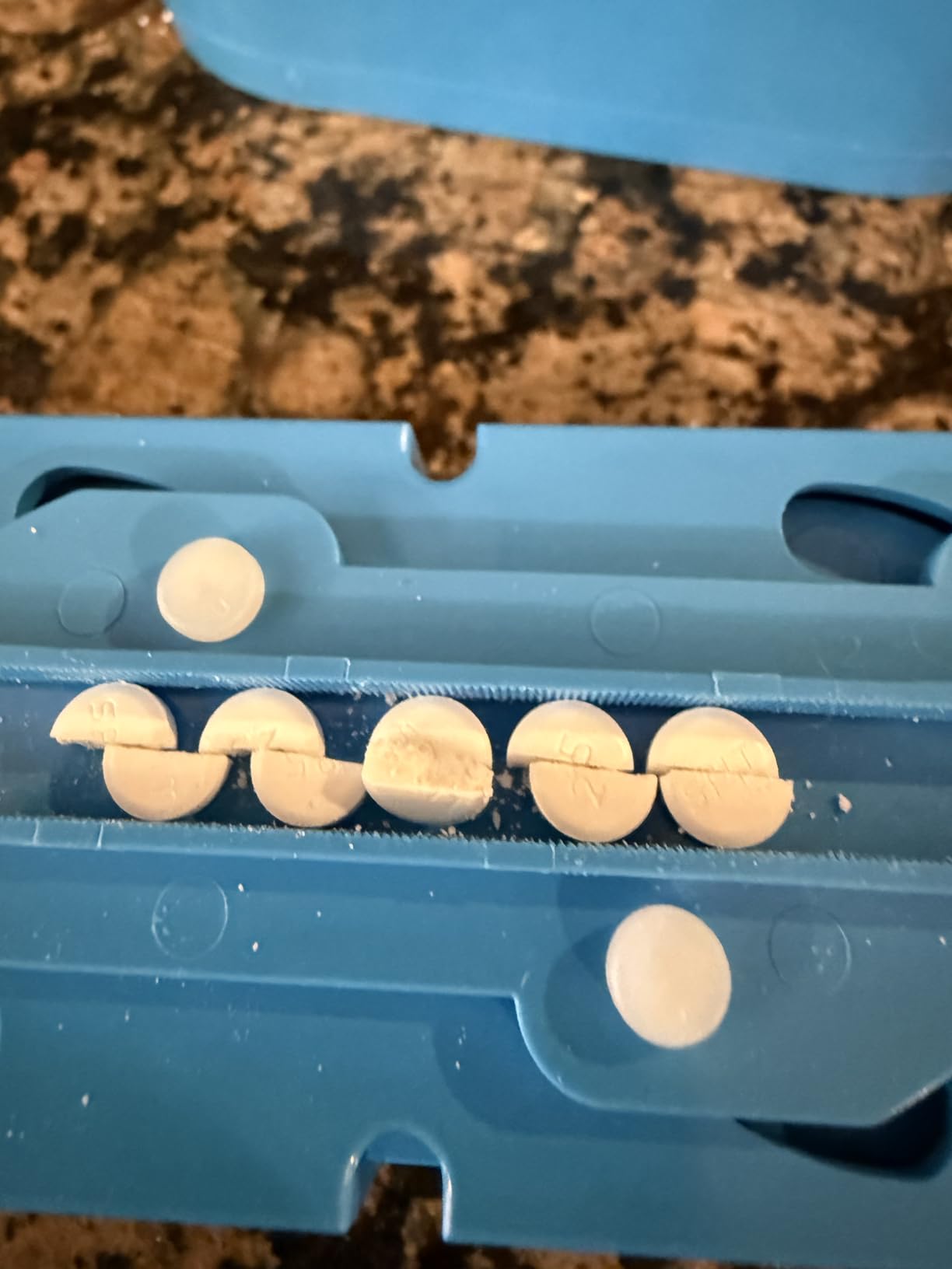 Multiple Pill Splitter. Original Patented Design, with Accurate Pill Alignment, Sturdy Cutting Blade and Blade Guard, for Splitting and Quartering Round or Oblong Pills.US Patent No. 9,827,165. customer photo 2