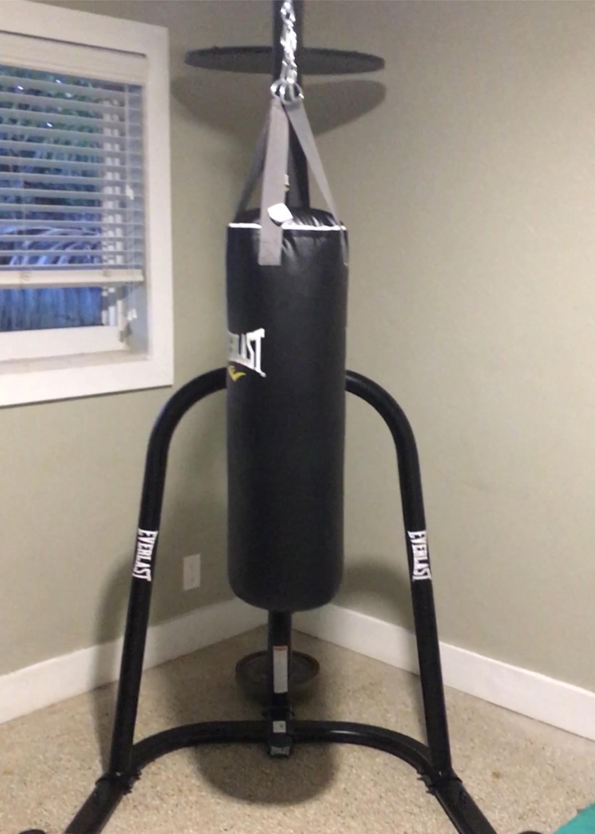Everlast Single Station Heavy Bag Stand with a 70-lb. Heavy Bag Kit customer photo 1